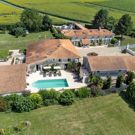 Domaine Chez Les Rois Bed and Breakfast Berneuil  Buitenkant foto