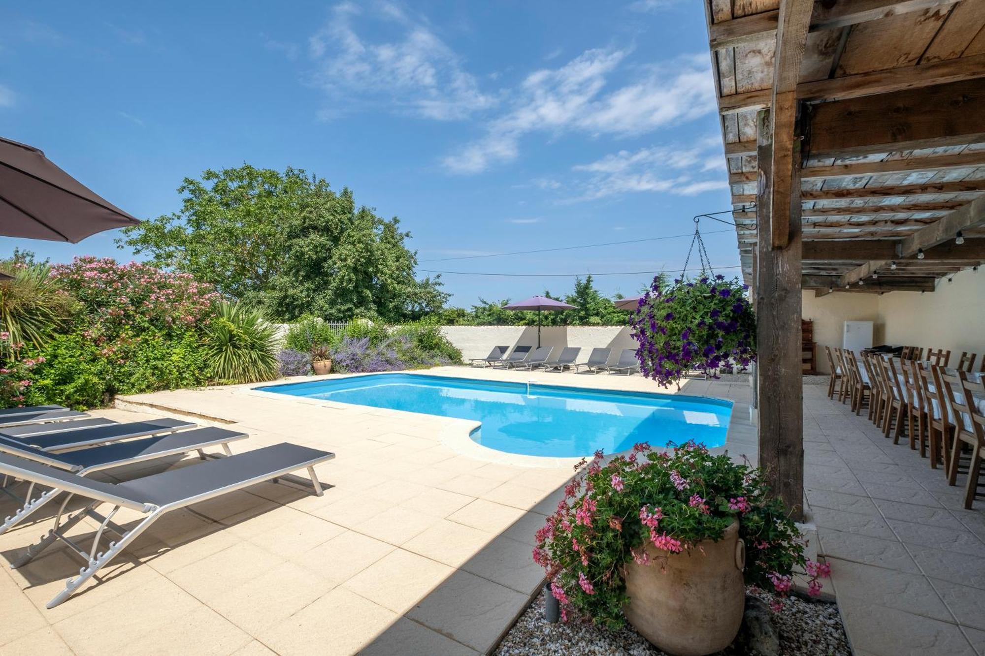 Domaine Chez Les Rois Bed and Breakfast Berneuil  Buitenkant foto